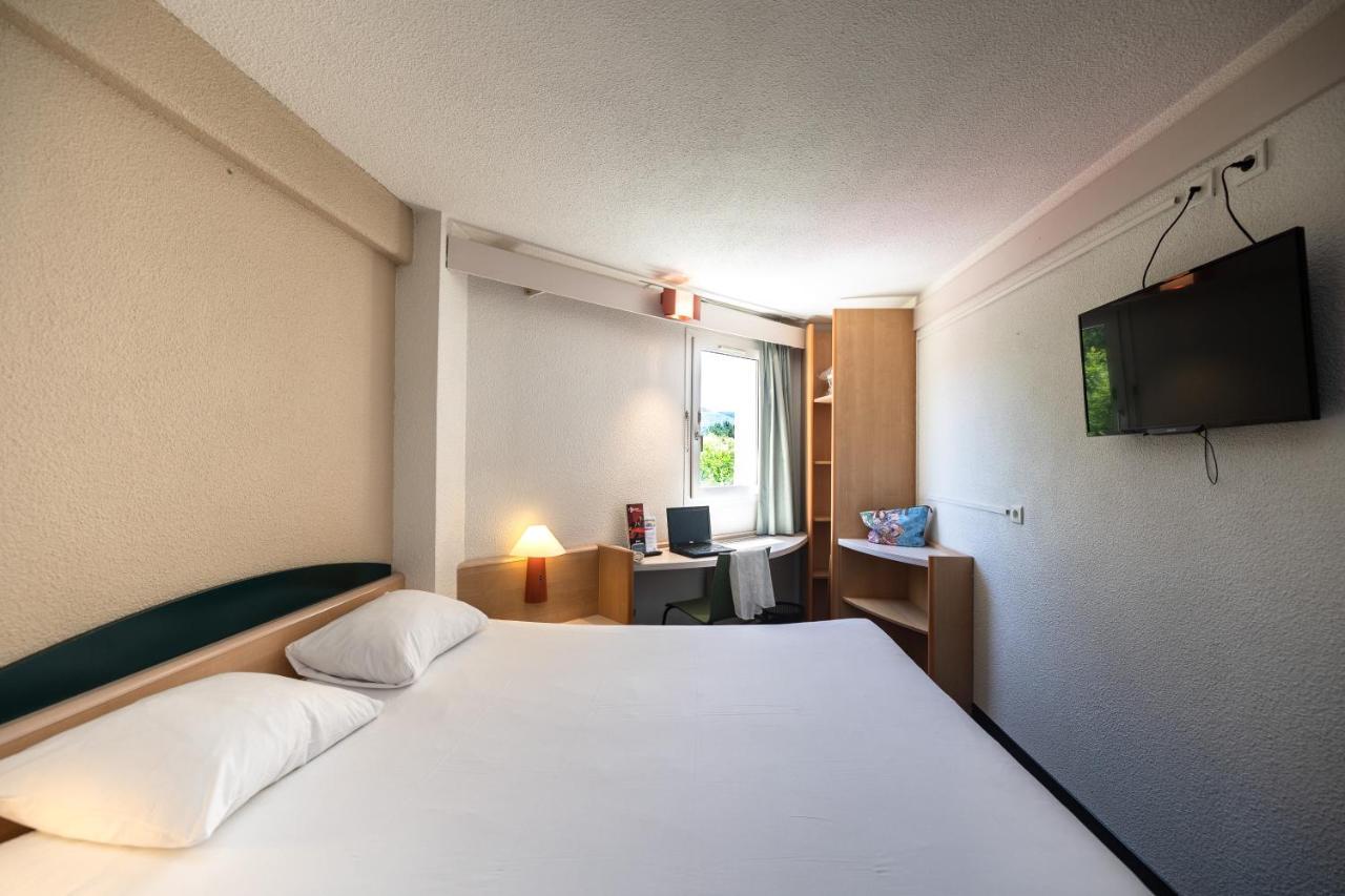 Hotel Ibis Autun Bagian luar foto