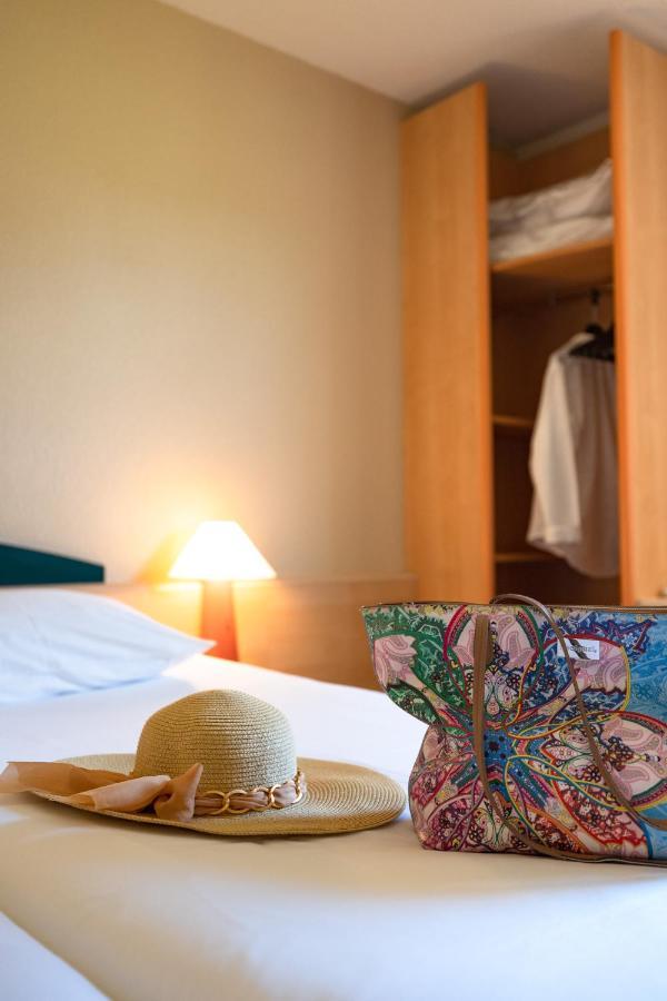 Hotel Ibis Autun Bagian luar foto
