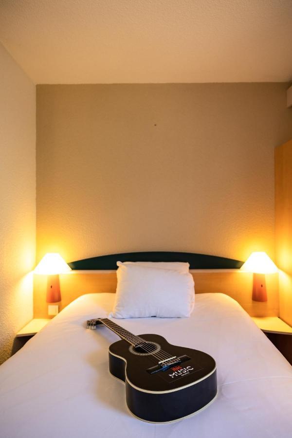 Hotel Ibis Autun Bagian luar foto