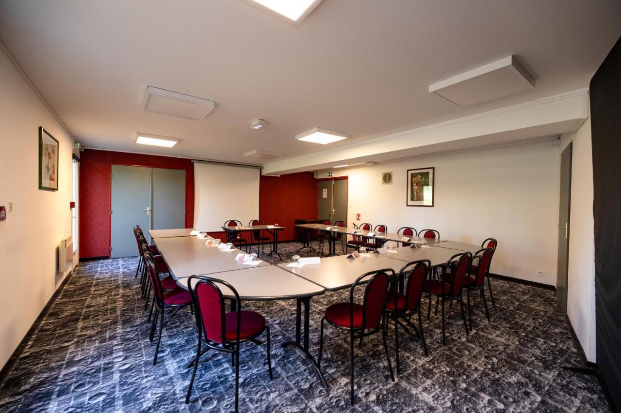 Hotel Ibis Autun Bagian luar foto