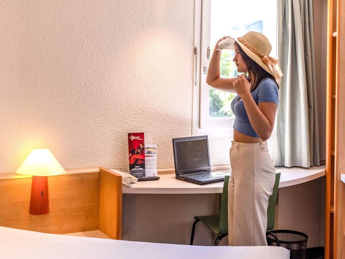 Hotel Ibis Autun Bagian luar foto