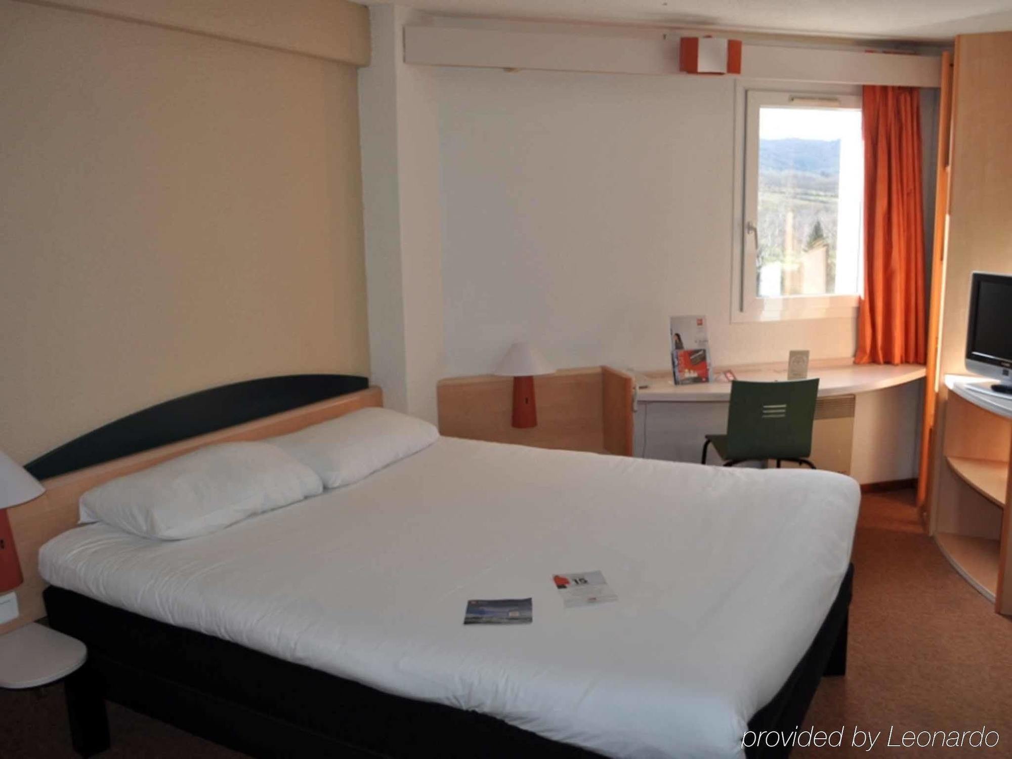 Hotel Ibis Autun Bagian luar foto